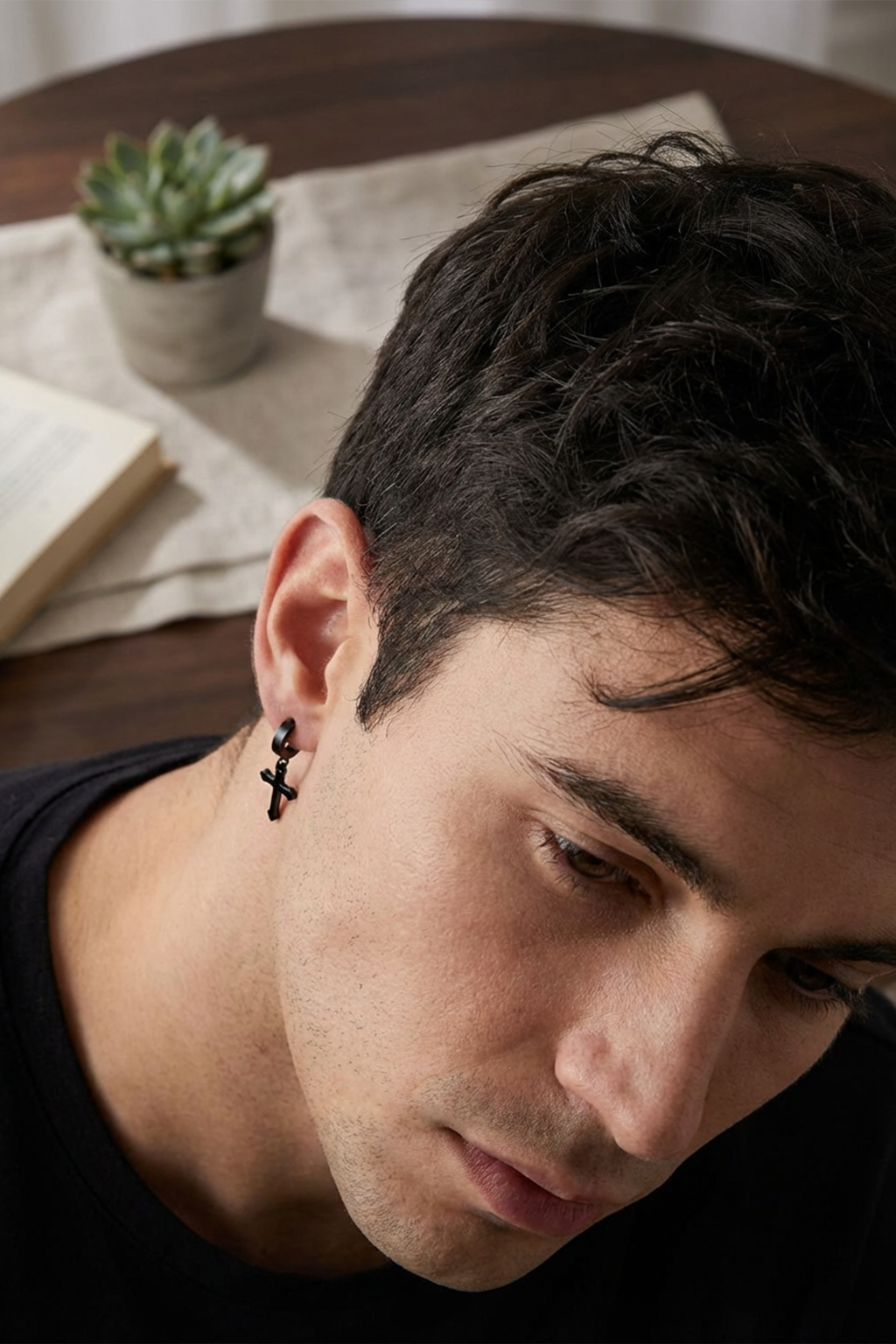 Boucles D'Oreilles Croix ALIENOR Noir