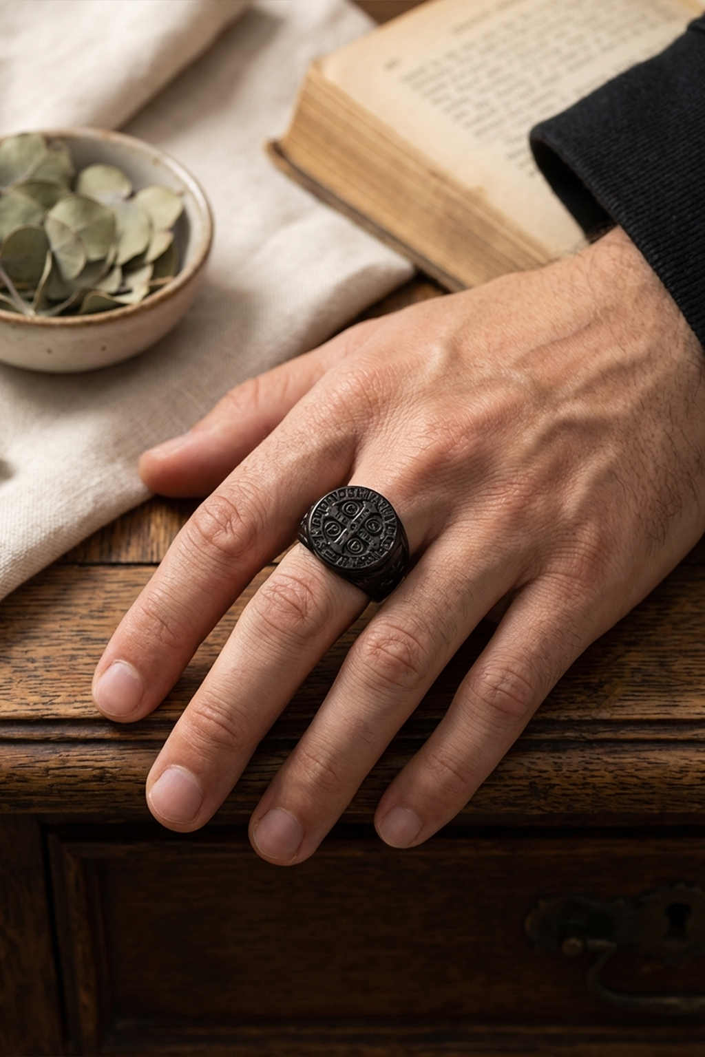 Anillo Medalla<br> San Benito Negro Mate