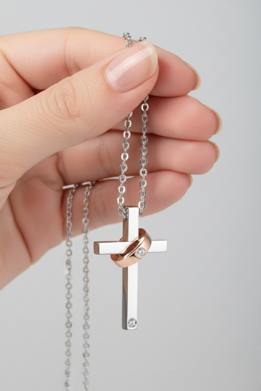 Collana con croce da donna<br> Anello in oro rosa