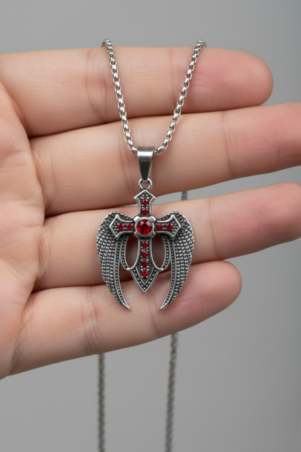 Collana con croce da uomo<br> Croce con ali gotiche