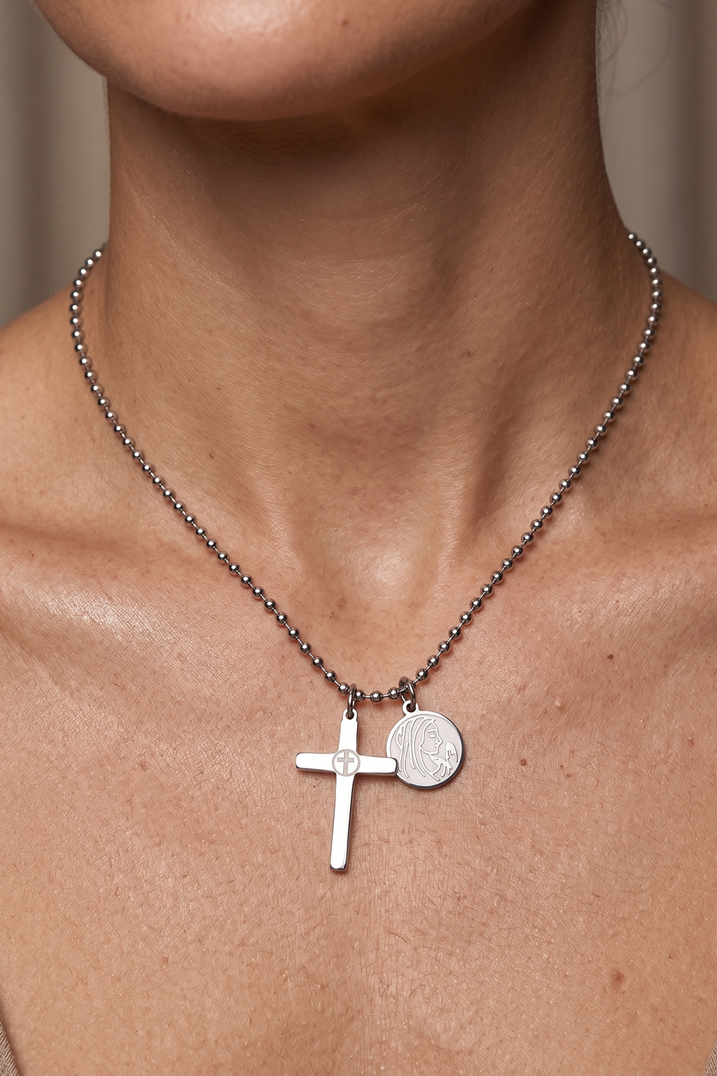Collier Croix Sur Le Coté - Boutique Chretienne