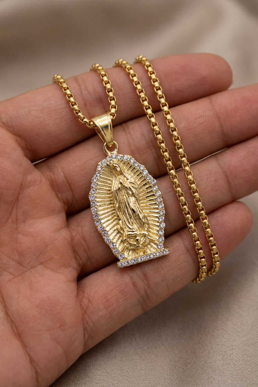 Религиозное ожерелье<br> Подвеска Дева Мария