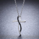 Collier Croix Femme<br> Diamant Noir et Blanc