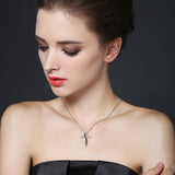 Collier Croix Femme<br> Diamant Noir et Blanc