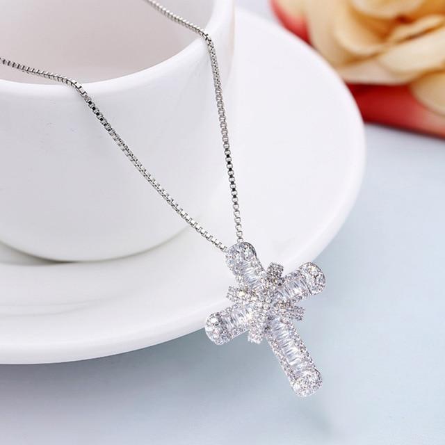 Collier Croix Femme<br> Petite Croix en Diamant-Boutique Chrétienne